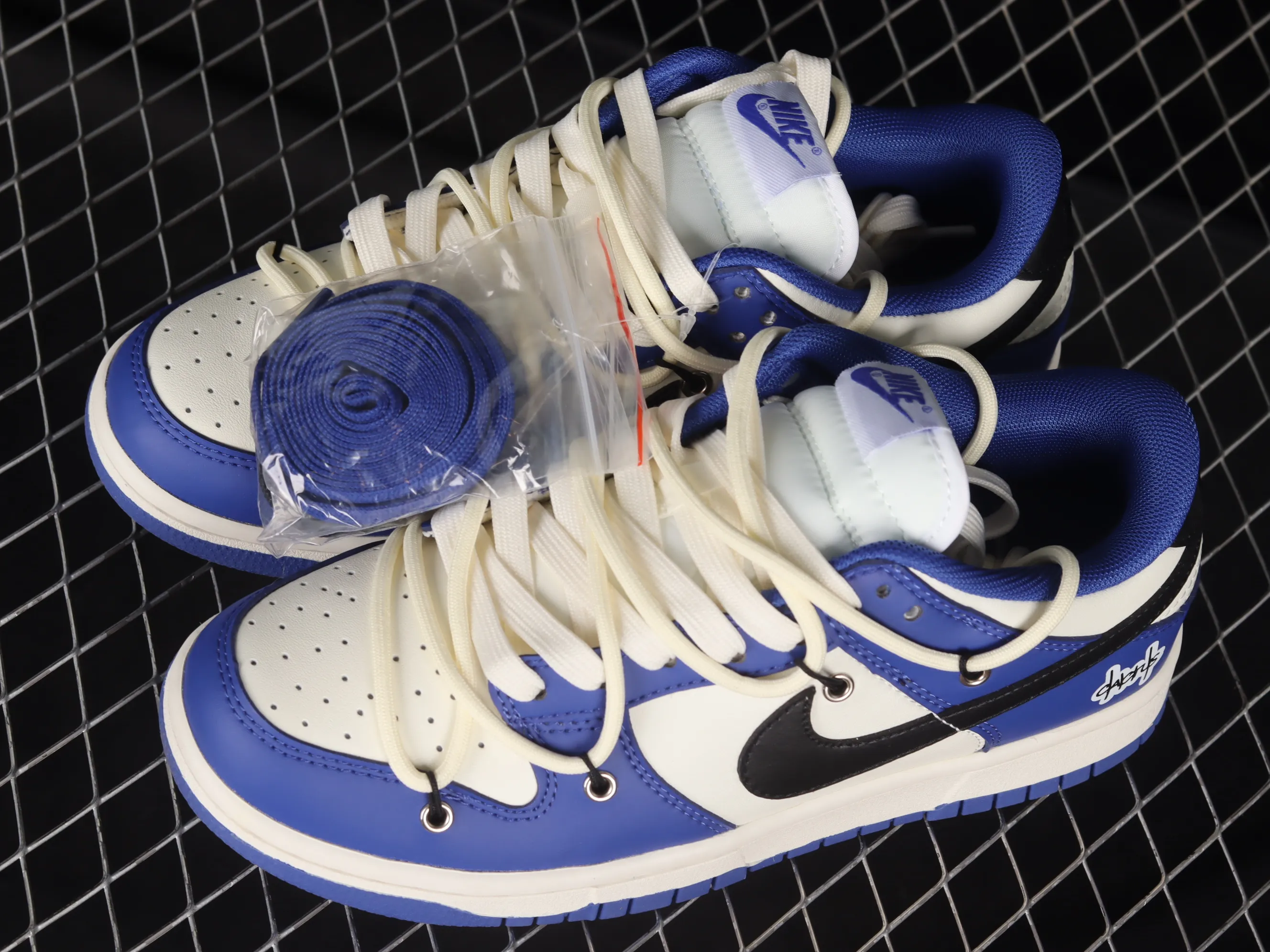 All Categories Nk SB Dunk Series Nk SB Dunk Low Low-top Sneakers Nk Dunk Low White Blue Customized Deconstructed Strap Dip-Dye Casual Sneakers DD1503-119